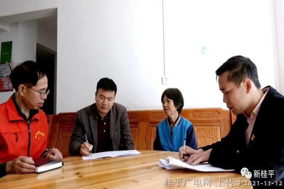 黃德佳到桂平易地扶貧搬遷長(zhǎng)安安置區(qū)開展鄉(xiāng)村振興、防貧監(jiān)測(cè)和走訪慰問工作