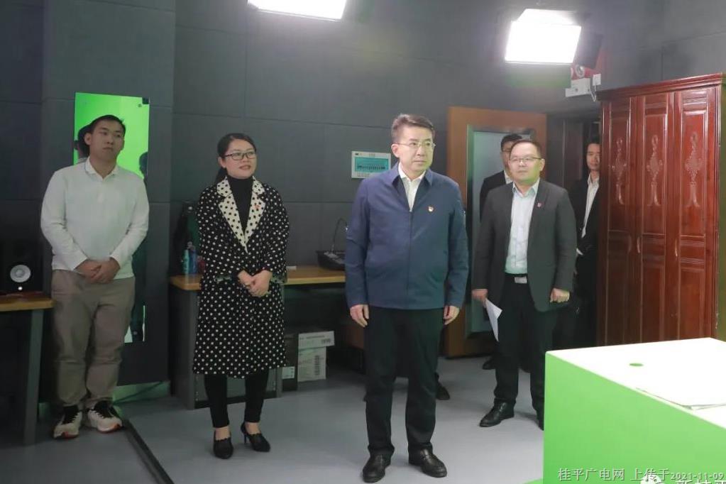 韋慶強(qiáng)到桂平市融媒體中心慰問新聞工作者