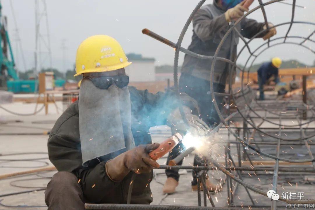 桂平市龍門工業(yè)園區(qū)項目建設者堅守崗位趕進度