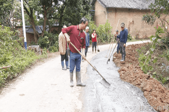 桂平市南木鎮(zhèn)龍門村舉行小龍門屯道路硬化項目開工儀式