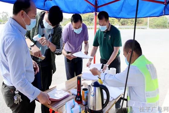 桂平市綜合查訪組第二小組到南區(qū)高速路出口督查疫情防控措施落實情況
