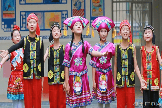 桂平市學(xué)校師生開展豐富多彩的民族團(tuán)結(jié)進(jìn)步教育活動  歡度“壯族三月三”