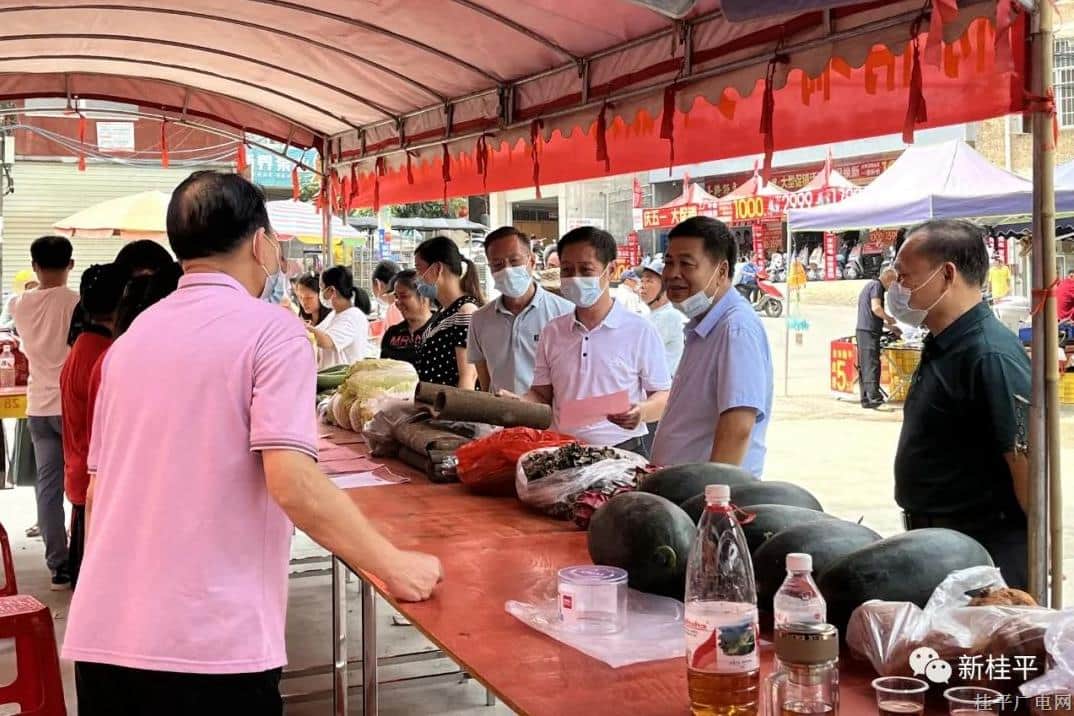 桂平市供銷社舉辦“粽情端午鄉(xiāng)村振興·桂平供銷大集”活動