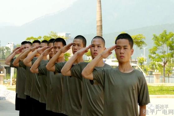 未入軍營(yíng) 先鑄軍魂——桂平市500多名預(yù)定新兵開展役前教育訓(xùn)練