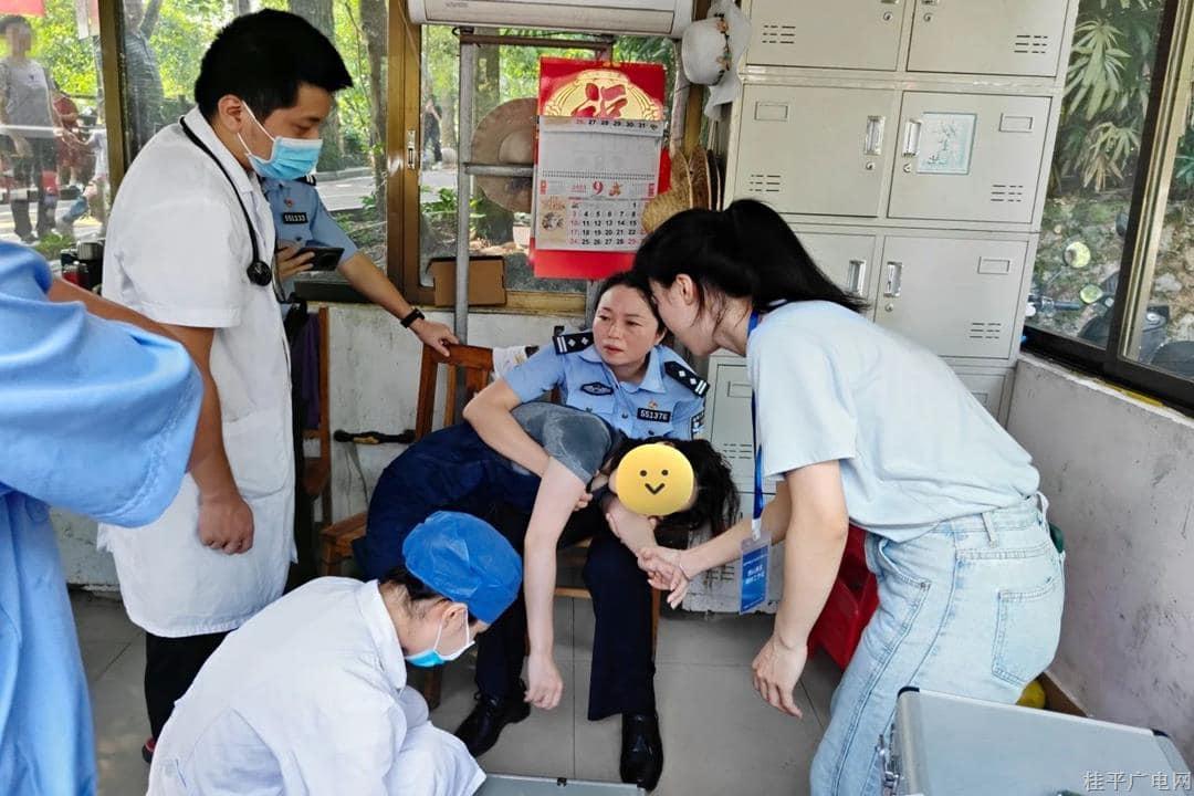 游客山上暈厥  桂平公安接力救援