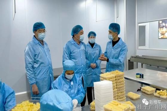 桂平市社坡鎮(zhèn)：食品安全“兩個(gè)責(zé)任”賦能腐竹產(chǎn)業(yè)行穩(wěn)致遠(yuǎn)