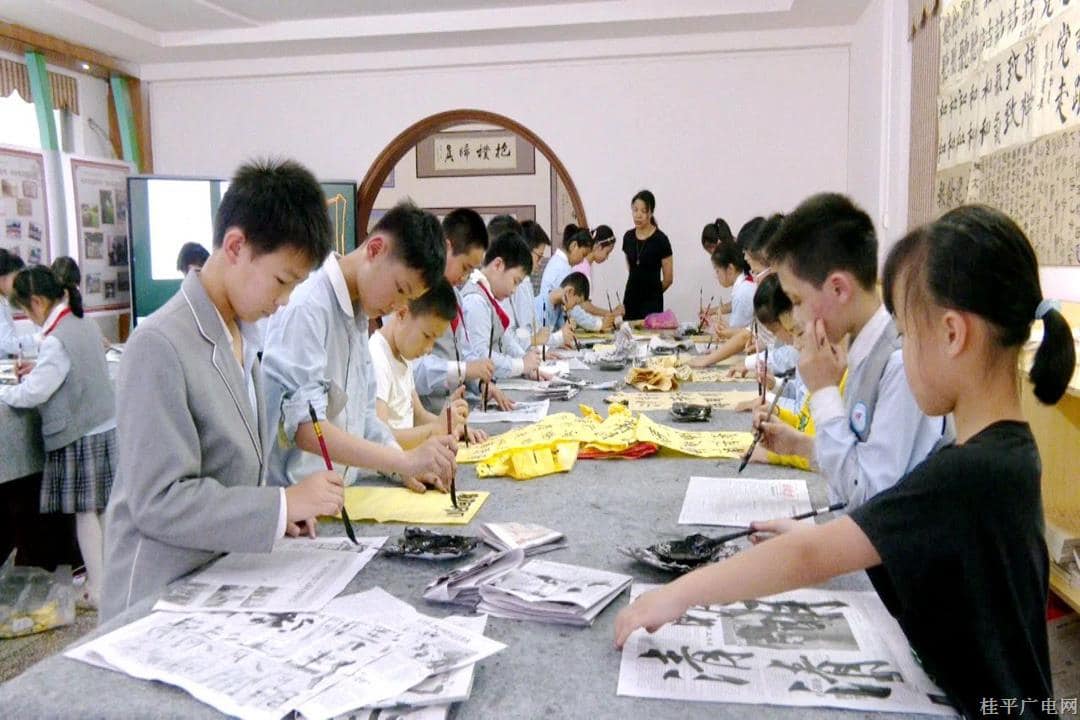 桂平市逸夫?qū)嶒?yàn)小學(xué)獲自治區(qū)教育廳認(rèn)定為全區(qū)首批課后服務(wù)典型案例