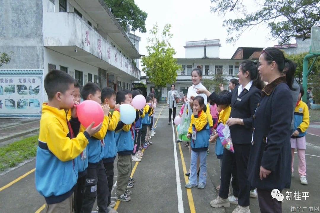 廣西工業(yè)職業(yè)技術(shù)學(xué)院到垌心鄉(xiāng)開展“法律知識講座暨學(xué)生智力開發(fā)主題活動”義務(wù)送教下鄉(xiāng)活動