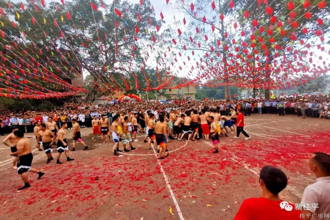 桂平市社步鎮(zhèn)良北村舉辦圣炮文化活動(dòng) 吸引2萬(wàn)多游客