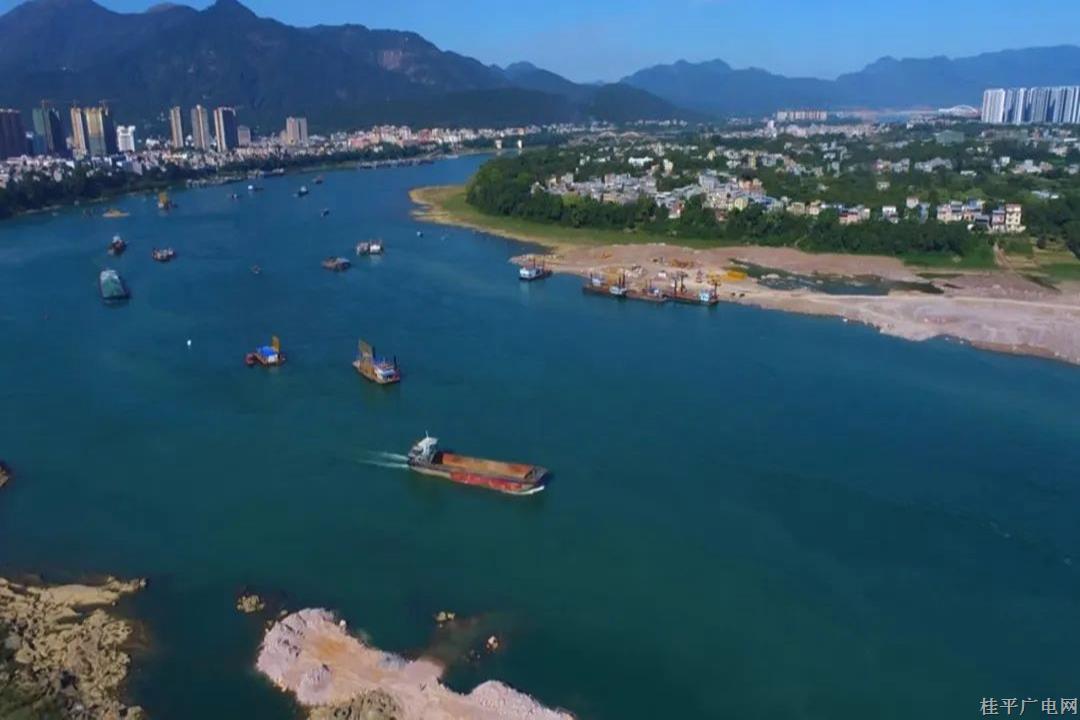 作為西部陸海新通道出海樞紐,，廣西欽州港——推動海鐵聯(lián)運 促進降本增效（經(jīng)濟聚焦·關(guān)注外貿(mào)促穩(wěn)提  質(zhì)）