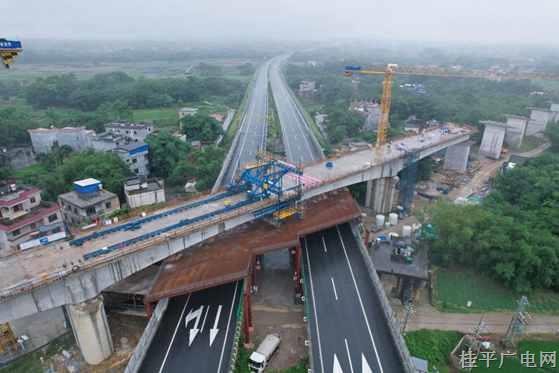 柳梧鐵路4標項目跨高速公路連續(xù)梁合龍