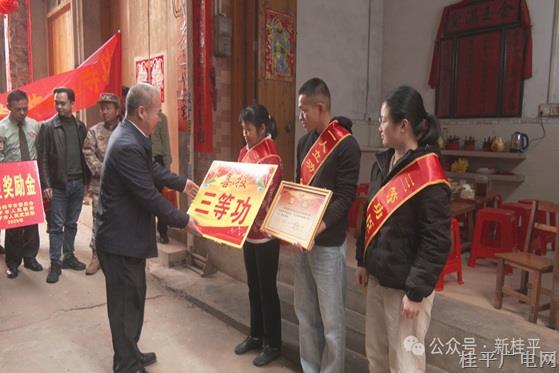 下灣鎮(zhèn)五位現(xiàn)役軍人榮立三等功,，喜報送到家,！