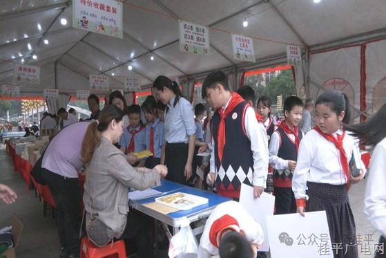 “書香桂平·全民閱讀”第三十個世界讀書日圖書惠民巡展活動拉開帷幕